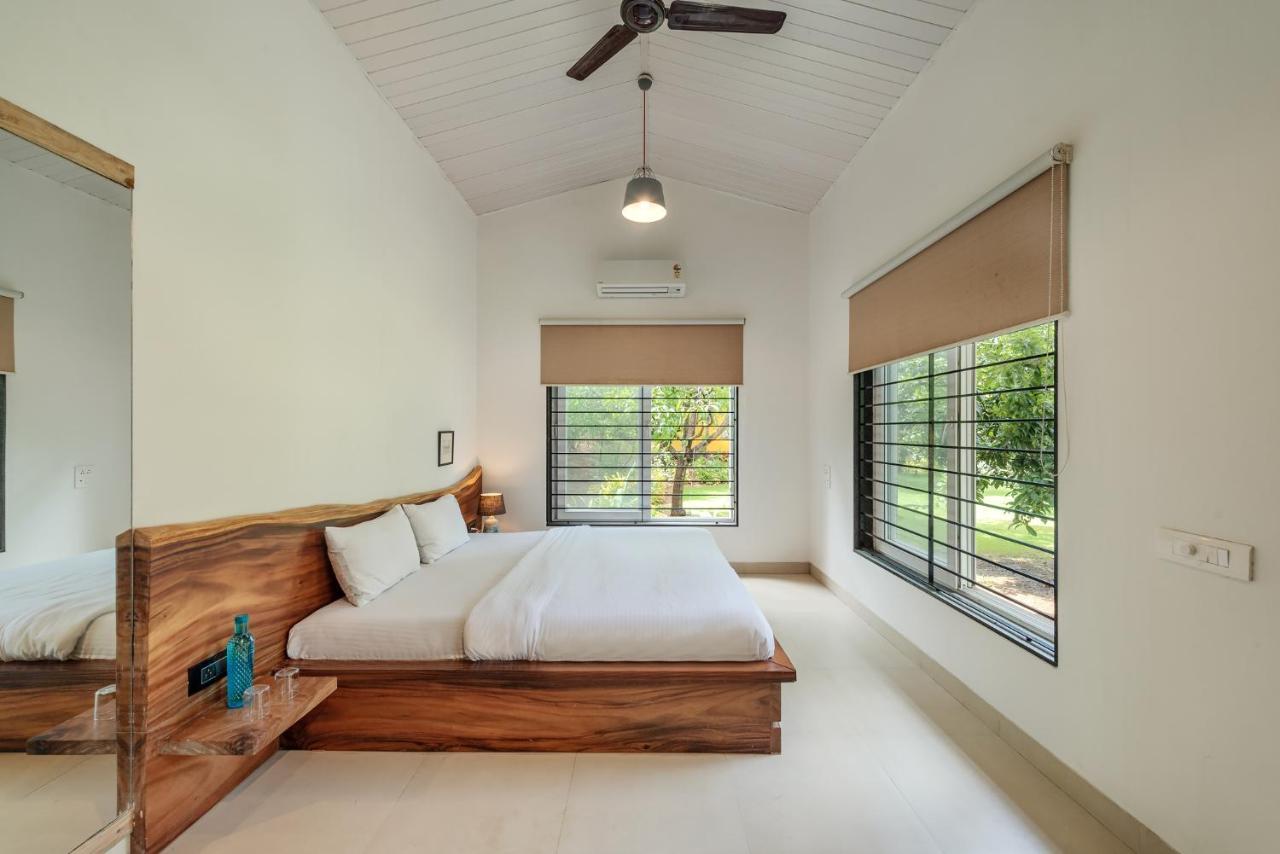 Saffronstays Casa Manga, Karjat - Pet-Friendly Pool Villa Near Nd'S Film World And Saltt Εξωτερικό φωτογραφία